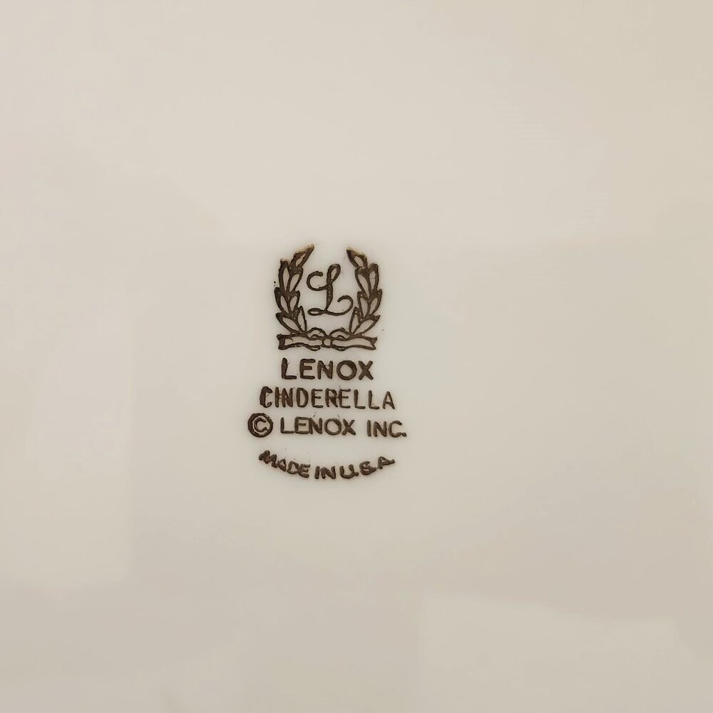 Set of 2 Lenox Cinderella Newer Platinum Trim Dinner Plates Excellent Condition - Picture 3 of 6